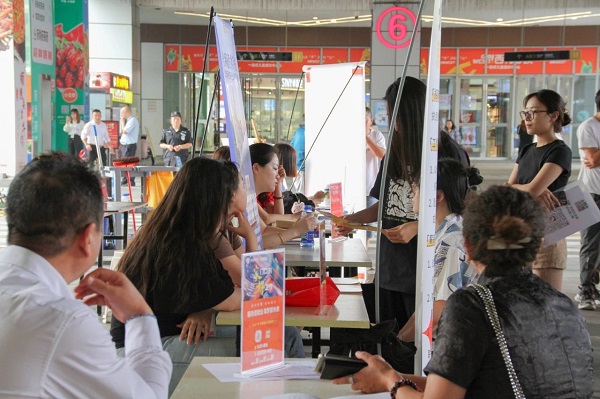 搭建就業(yè)服務(wù)平臺,瑞方人力將招聘會開進街道園區(qū) 第3張 搭建就業(yè)服務(wù)平臺,瑞方人力將招聘會開進街道園區(qū) 第3張