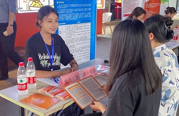 搭建就業(yè)服務(wù)平臺,瑞方人力將招聘會開進街道園區(qū) 第2張 搭建就業(yè)服務(wù)平臺,瑞方人力將招聘會開進街道園區(qū) 第2張