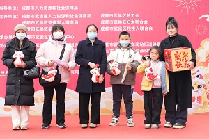 “百米小巷”人潮涌動！瑞方人力助力2025年武侯區春風行動專場招聘會“開門紅” 第13張